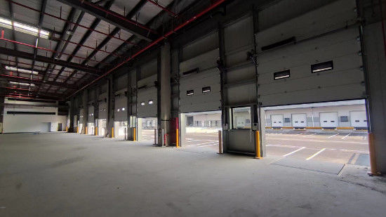Logistyka Izolowane drzwi sekcjonalne Drzwi magazynowe przemysłowe
