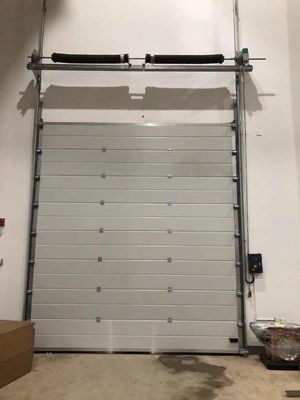0.4mm Galwanizowane drzwi sekcjonalne stalowe przemysłowe RAL9006 / RAL9002 kolor