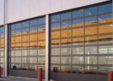 Przejrzyste drzwi przemysłowe aluminiowe sekcyjne do sal wystawienniczych ochrony przeciwpożarowej