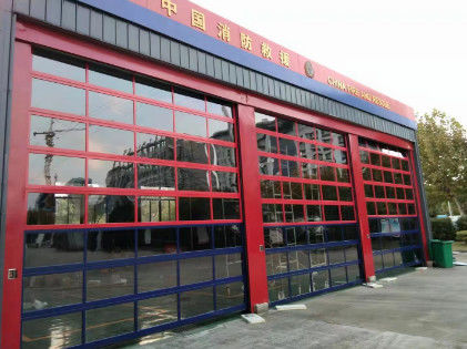 Przejrzyste drzwi przemysłowe aluminiowe sekcyjne do sal wystawienniczych ochrony przeciwpożarowej