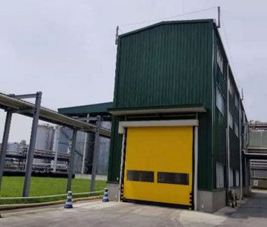 CE Przemysłowe szybkie drzwi wysokiej wytrzymałości Polyester Włókno PVC Twarz zasłony 0,8 mm