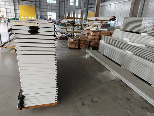 Drzwi garażowe sekcjonalne z urządzeniami przeciwrozbicia sprężyny i urządzeniami przeciwrozbicia liny