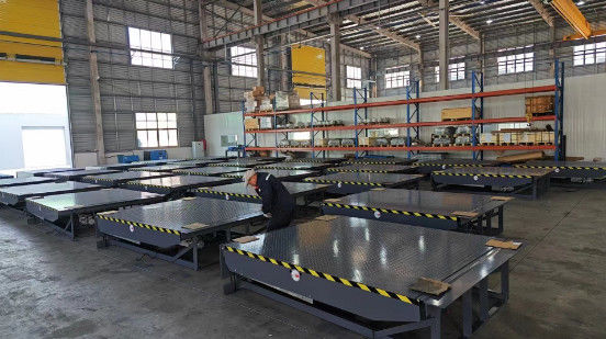 Czarny Hydraulic Dock Leveler Dostosowywalna Hydraulic Dock Lift Platform