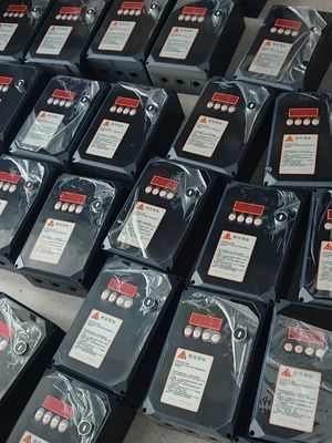 Całkowite widzenie Zindywidualizowane Morden Wyizolowane Automatyczne Nawierzchnie Aluminiowe Stopy Automatyczne Czarne Garażowe Drzwi Do Domów