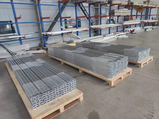 Wylotowe szybkie drzwi przemysłowe grubość 1,5 mm z przejrzystym oknem