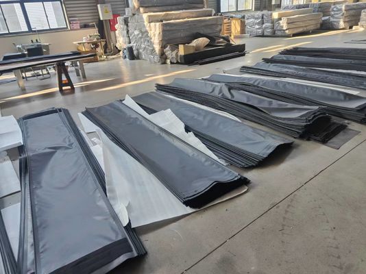 CE Przemysłowe szybkie drzwi wysokiej wytrzymałości Polyester Włókno PVC Twarz zasłony 0,8 mm