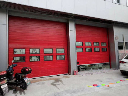 Dostosowalne drzwi sekcjonalne do dużych otworów i dużego ruchu